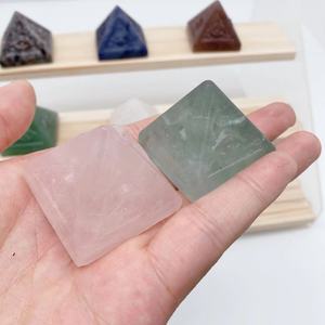 Usine <span class=keywords><strong>pas</strong></span> <span class=keywords><strong>cher</strong></span> prix guérison cristal pierre artisanat sculpté 4 CM pyramides d'énergie pour la décoration de la maison - Product Image 5