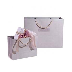 Sacs en papier personnalisés de petite et grande taille, sacs d'emballage en carton blanc de luxe, vente en gros - Product Image 1