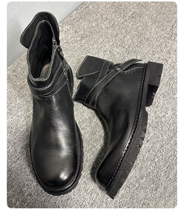 Bottes Chelsea en cuir souple de style britannique pour hommes - Bottines courtes souples fabriquées à la main avec boucle de ceinture en cuir, chaussures Martin - Product Image 4