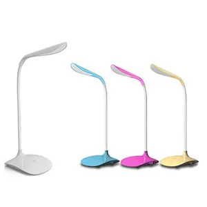 Vendita calda di alta qualità dimmerabile protezione degli occhi collo flessibile lampada da scrivania ufficio USB ricaricabile lampada da tavolo da lettura a LED