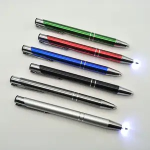 شعار مخصص المعادن المضاء أقلام مظاريف مضيا الكتابة أقلام حبر جاف LED Penlight تضيء القلم للكتابة في الظلام