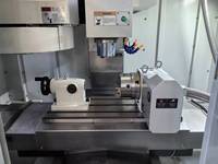 Mini-fraiseuse verticale chinoise à 4 axes de haute précision avec commande GSK, broche BT40 et changeur d'outils automatique