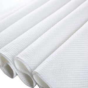 Tissu non tissé gaufré en viscose et polyester pour lingettes humides, serviettes jetables pour le visage, chiffons de nettoyage - Product Image 1