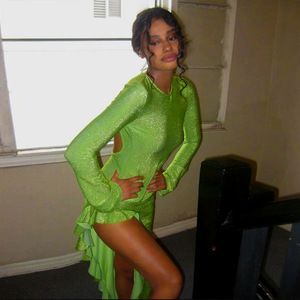 Robe de danse de scène pour femmes, dos nu, manches longues, fente haute, couleur unie, polyester, tenue de performance - Product Image 1