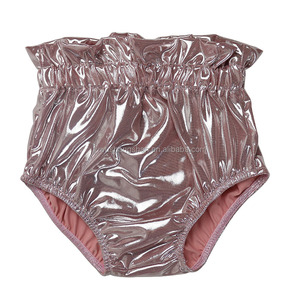 Pantaloncini Bloomer Personalizzati OEM per Bambini in Tessuto Similpelle Tinta Unita con Stampa e Vita Arricciata per Bambine e Bambini - Product Image 1