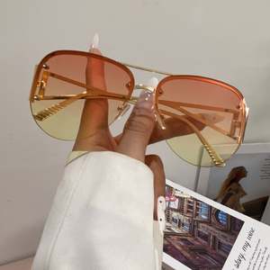Lunettes de soleil pilote vintage personnalisées avec logo, grandes demi-montures pour hommes, protection UV400, verres dégradés, en métal, pour femmes - Product Image 3