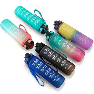 Bouteille d'eau isotherme en plastique avec paille, dégradés 2023, pour la gym, promotionnelle - Product Image 1