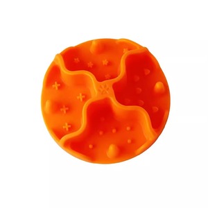 Tapis d'alimentation lente en silicone pour animaux de compagnie, rond, antidérapant, avec ventouses, pour gamelle de chat et chien, facile à nettoyer, en matériau de qualité alimentaire - Product Image 3