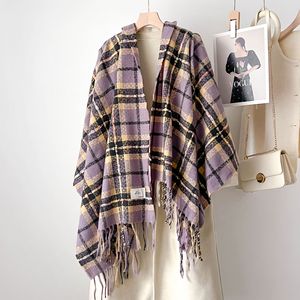 ผ้าพันคอไหมพรมลายตารางหมากรุกคุณภาพสูง อุ่น นุ่ม และเหนียว พร้อมพู่ห้อยยาวสำหรับผู้หญิง - Product Image 1