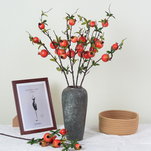 Rama de Granada Artificial Flower Delight, Fruta Artificial de 5 y 8 Cabezas con Hojas, Decoración para el Hogar, Accesorio de Fotografía - Product Image 3