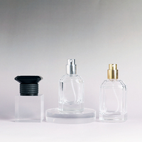 Flacon de parfum en verre transparent de 30 ml, forme carrée, avec pulvérisateur, emballage carré pour diffuseur, vente en gros, directement de l'usine
