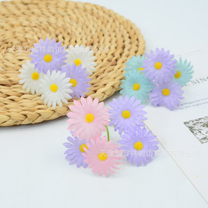 Fleurs artificielles en soie Dongchen Crafts, marguerites de 4 cm, base en soie, pour coiffure Hanfu, matériel pour couronne DIY - Product Image 3