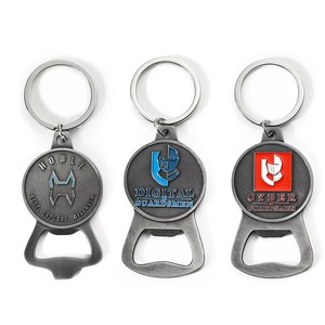 Porte-clés décapsuleur manuel portable multifonctionnel en zinc émaillé 3D moulé sous pression, écologique, avec logo personnalisé et robuste - Product Image 3