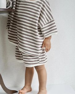 Conjunto de Dos Piezas de Ropa de Verano para Bebé Unisex, Camiseta Holgada con Rayas de Waffle y Pantalones Cortos - Product Image 6