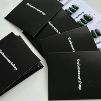 Boîte cadeau en carton noir mat personnalisée pour faux ongles, avec fermeture magnétique, gaufrage et matériaux recyclés, pour présentation