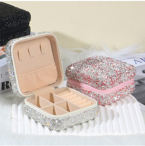 Caja de Joyería con Pedrería Brillante, Disponible en Stock, para Collares, Anillos y Aretes, Caja de Almacenamiento Portátil para Viajes - Product Image 4