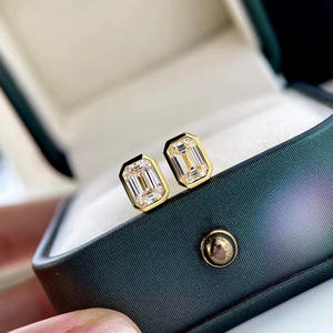 Orecchini a Perno E2512 in Oro Rosa con Cristallo Taglio Smeraldo, Montatura a Castone, Classici da Donna per Uso Quotidiano - Product Image 5