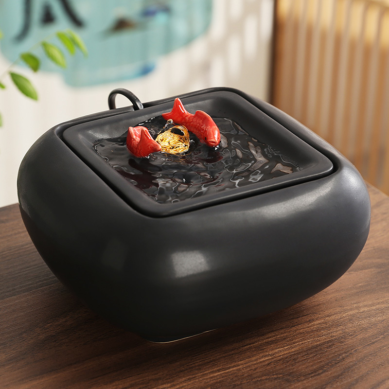 Pisces playing in the water