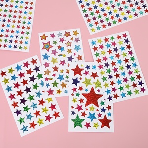 Autocollants adhésifs en forme d'étoile à cinq branches avec paillettes laser pour les loisirs créatifs des enfants et les autocollants décoratifs de récompense - Product Image 2