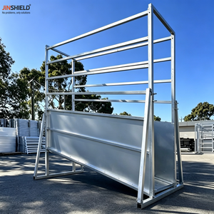 Rampe de chargement pour bétail avec passerelle d'accès pour opérateur et portillon de sécurité - Product Image 1