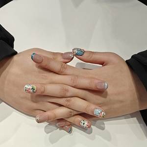 Muhaha Trend Design Brand Push-On Nail Art: Pequeñas Flores Pastorales - Product Image 4