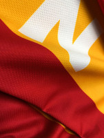 Hochwertiger Fußball-Fanclub-Schal aus 100% Polyester mit individuellem Design für Sport, Promotion und Teams – Winter- und Sommerschal
