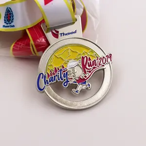 Großhandel Marathon-Lauf-Metall individualisierte blanke 3D-Goldmedaille aus Zinklegierung für Wohltätigkeit Lauf-Metall-Sportmedallie