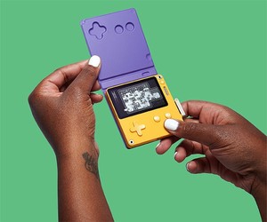 เครื่องเล่นเกมพกพา <span class=keywords><strong>Panich</strong></span> Play-date แบบมือหมุน สไตล์เรโทร สีดำขาว ขยายความจุได้ แบตเตอรี่ 2600mAh - Product Image 2