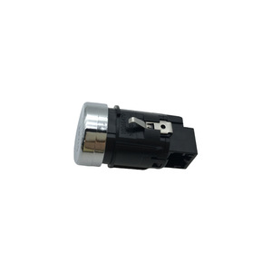 สวิตช์กุญแจรีโมทสตาร์ทแบบไร้สาย รุ่น 18G959839B สำหรับรถยนต์ Volkswagen Bora C-Trek ปี 2013-2017 แบบมีสาย วัสดุพลาสติก - Product Image 1
