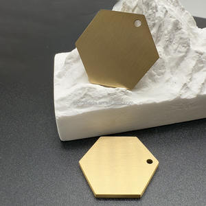 Необработанный шестиугольник формы латунь кулон штампованный латунный орнамент - Product Image 6