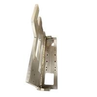 Support d'assemblage en aluminium sur mesure, soudé et fabriqué par découpe CNC, avec plusieurs découpes et trous de fixation