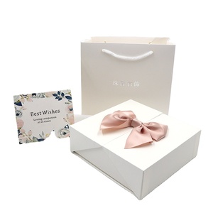 Boîte cadeau carrée à double porte pour la Saint-Valentin avec 16 roses et nœud pour ranger des colliers, des pendentifs, des bijoux - Product Image 1