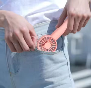 Ventilador de Mano Portátil, Personal, de Bolsillo, Funciona con Batería, Regalo de Verano para Viajes al Aire Libre en Auto o Autocaravana, Pequeño Ventilador de Mano de Plástico - Product Image 3