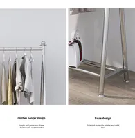 Expositor de ropa de acero inoxidable para tiendas, con barra de suelo y gancho para colgar, ideal para exhibición de ropa de niña.