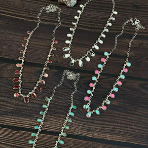 Collier fait main en argent sterling avec rose rouge, dahlia, barbe à papa, blanc buffle et turquoise Kingman - Product Image 1