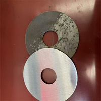 Machine à poncer industrielle en métal avec bande abrasive pour le débavurage et le polissage