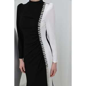 Robe de mariée élégante et discrète, coupe fourreau, col montant, taille naturelle, en charmeuse, à manches longues et couleur contrastante, robe de soirée formelle - Product Image 4