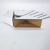 Protection d'angle d'emballage en carton blanc ondulé triangulaire en papier écologique découpé sur mesure