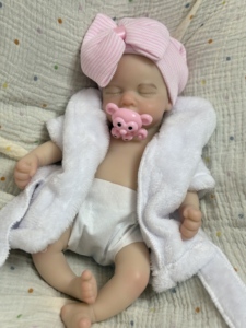 Poupée Reborn Fille <span class=keywords><strong>LouLou</strong></span>/Bettie de 13 pouces, 100% Silicone Platine, Réaliste, Peinte à la Main, Jouet Doux Certifié CE pour Bébé - Product Image 2