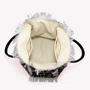 Grande <span class=keywords><strong>Borsa</strong></span> Tote in Tela con Frange - <span class=keywords><strong>Borsa</strong></span> <span class=keywords><strong>a</strong></span> Spalla Artigianale per Uso Lavorativo e Casual da Donna - Product Image 4