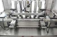 Machine de remplissage automatique de liquides visqueux à petite dose, contrôlée par PLC, haute précision, pour bouteilles en verre, liquides buvables, huiles essentielles