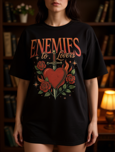 Camiseta Romantasy Enemies To Lovers para mujer, camiseta de manga corta con gráfico de corazón y rosa, informal, cómoda, para todas las estaciones - Product Image 2