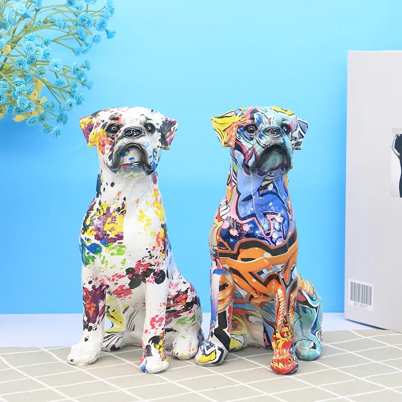 家とオフィスの装飾が施された美しいカラフルな座っている犬の樹脂工芸品