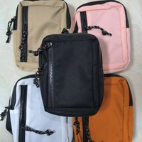 Sac à bandoulière en nylon de haute qualité pour adolescents, imperméable, petit sac de poitrine pour les essentiels quotidiens, expédition immédiate, sac à dos noir pour hommes