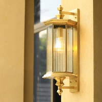 Applique murale de jardin vintage en laiton LED étanche IP65 avec abat-jour en verre décoratif, blanc chaud 3500K, garantie 2 ans