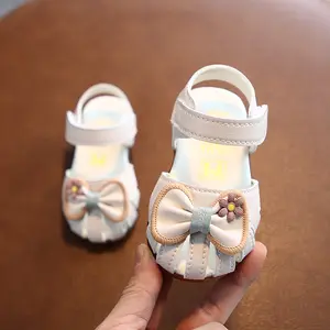 Sepatu sol lembut bayi perempuan, Kasut bernafas anti Slip bunga lucu musim panas 1 hingga 2 tahun