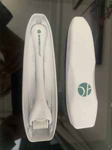 Paquet personnalisé Microneedle Derma Roller Permanent Classique Blanc Mat Titane Aiguilles Usage Domestique Beaux Hommes 0.5mm Échantillon - Product Image 2