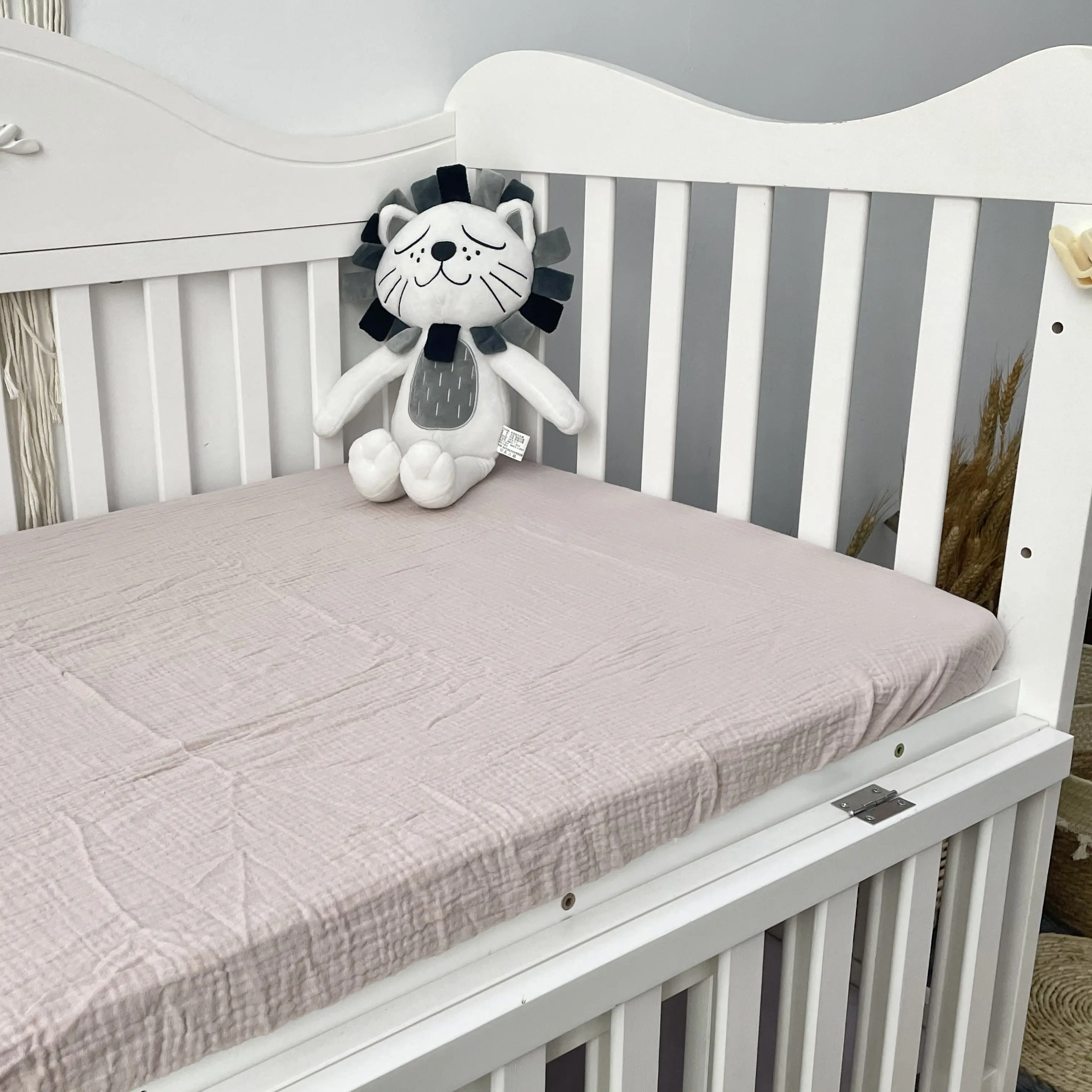 2021 New Design Premium Quality Cuddly Muslin Fitted Crib Sheet Lightweight Super Soft Easy Care Baby Bedding For Baby