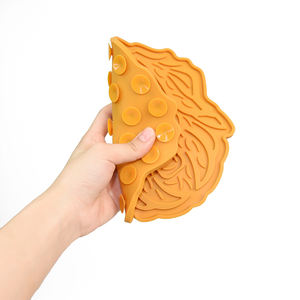 وسادة لعق للكلاب عالية الجودة بالجملة مع أكواب شفط، مغذي بطيء قابل للغسل وغير قابل للانزلاق مصنوع من السيليكون - Product Image 4