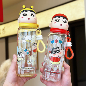 Botella de agua Zuo Mu Crayon Shin-chan de 500 ml a prueba de fugas con correa portátil para estudiantes, regalo para el regreso a clases - Product Image 2